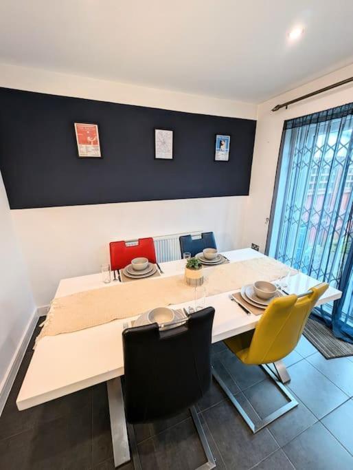 Modern Townhouse Near Coop Live Etihad Casa de férias *