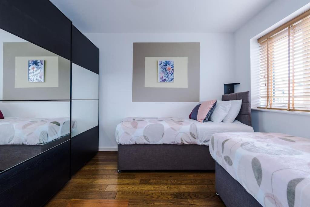 Modern Townhouse Near Coop Live Etihad Casa de férias