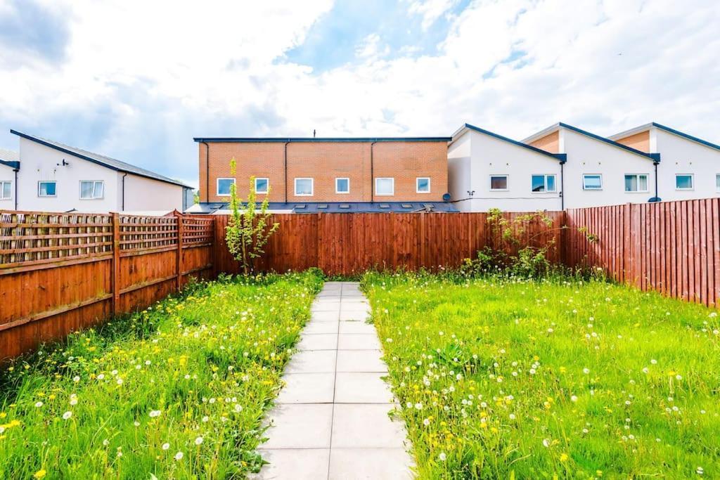 Casa de férias Modern Townhouse Near Coop Live Etihad Manchester