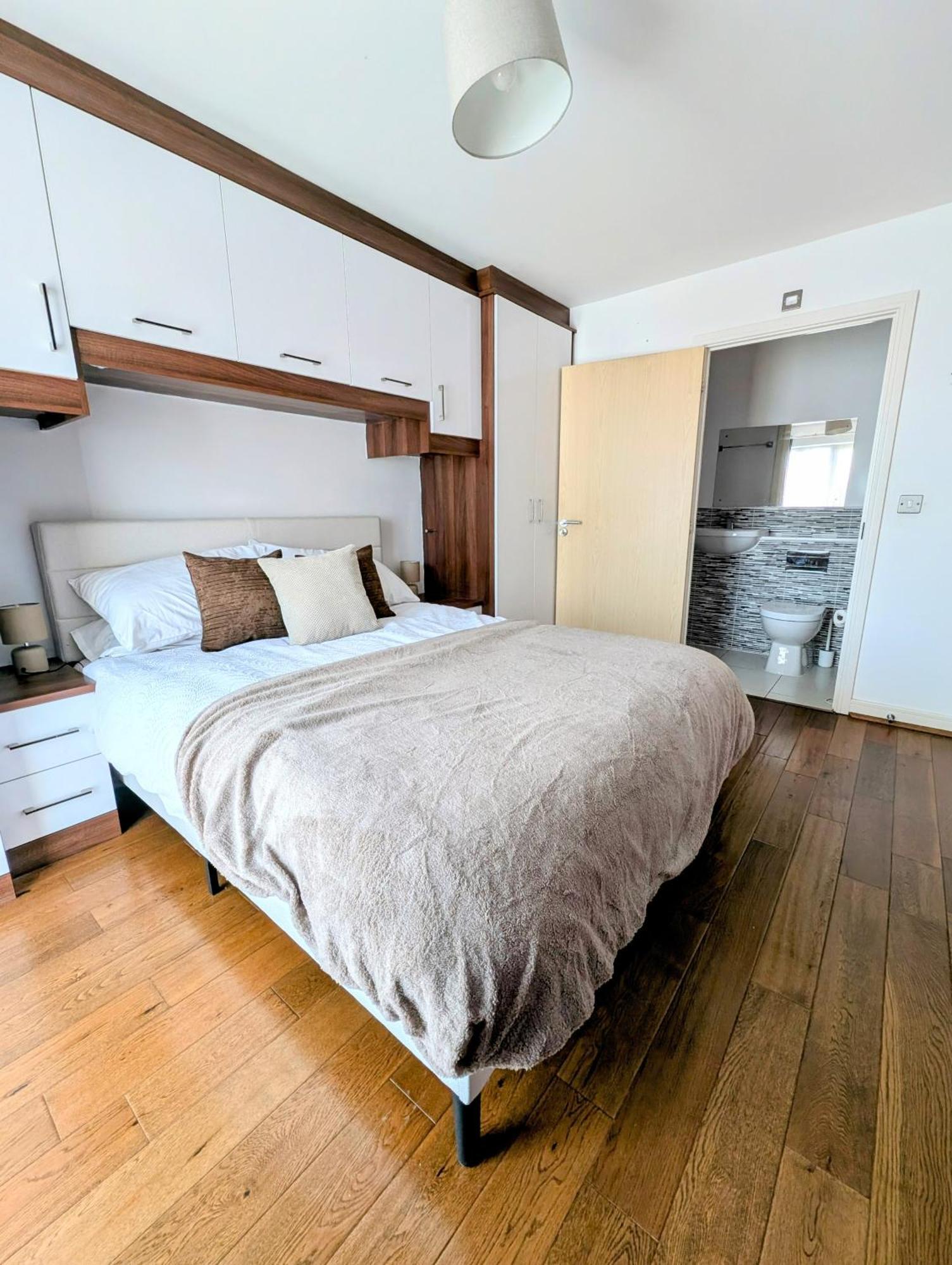 Casa de férias Modern Townhouse Near Coop Live Etihad